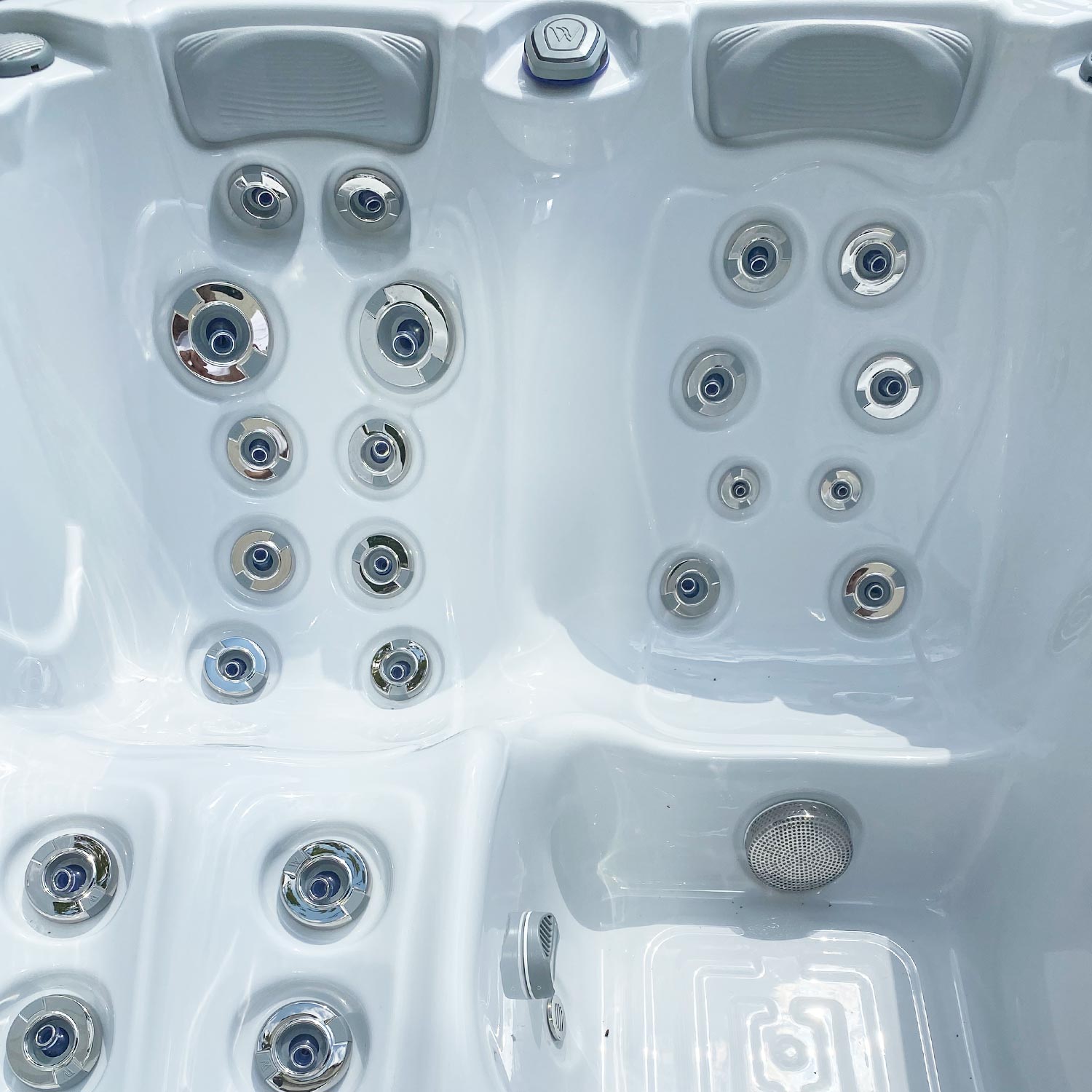 Wellis_Manhattan_hot_tub_detail2 Wellis_Manhattan_hot_tub_detail2