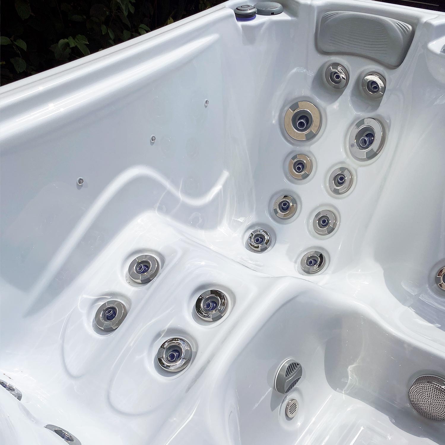 Wellis_Manhattan_hot_tub_detail3 Wellis_Manhattan_hot_tub_detail3