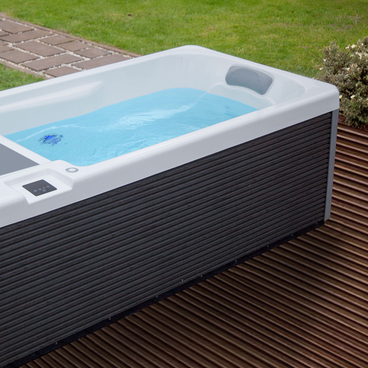 Iceland_cold_plunge-tub_lifestyle5 Iceland_cold_plunge-tub_lifestyle5